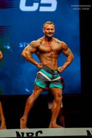 MEN'S PHYSIQUE 174